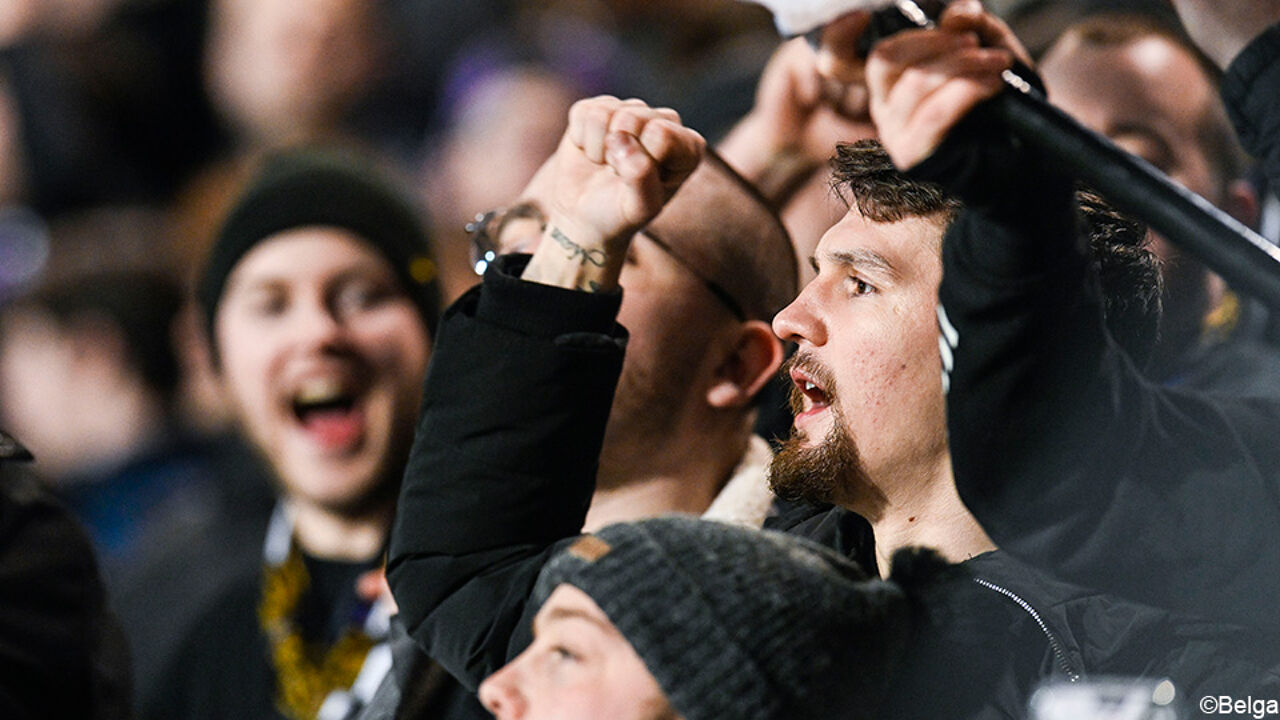 IN BEELD Benito Raman Verbroedert Met Anderlecht Fans En Geniet Van