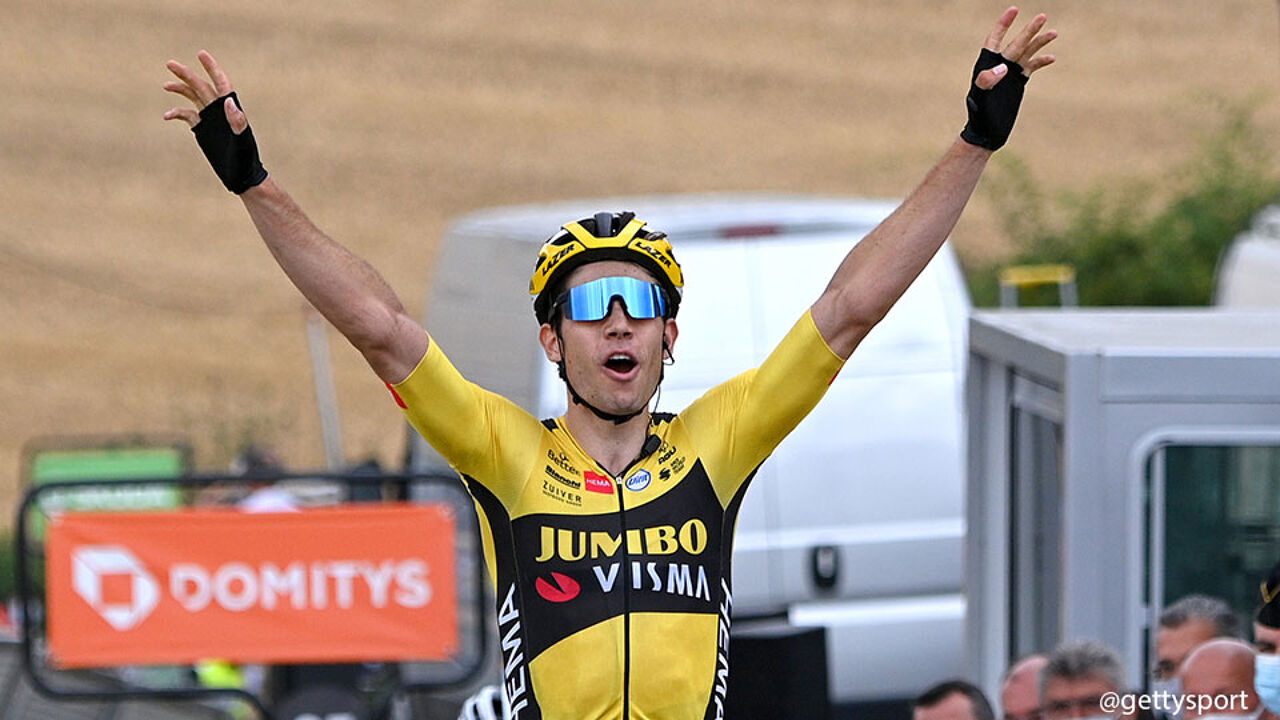 Alles wat hij aanraakt, verandert in goud Wout van Aert flikt het ook in de Dauphiné sporza