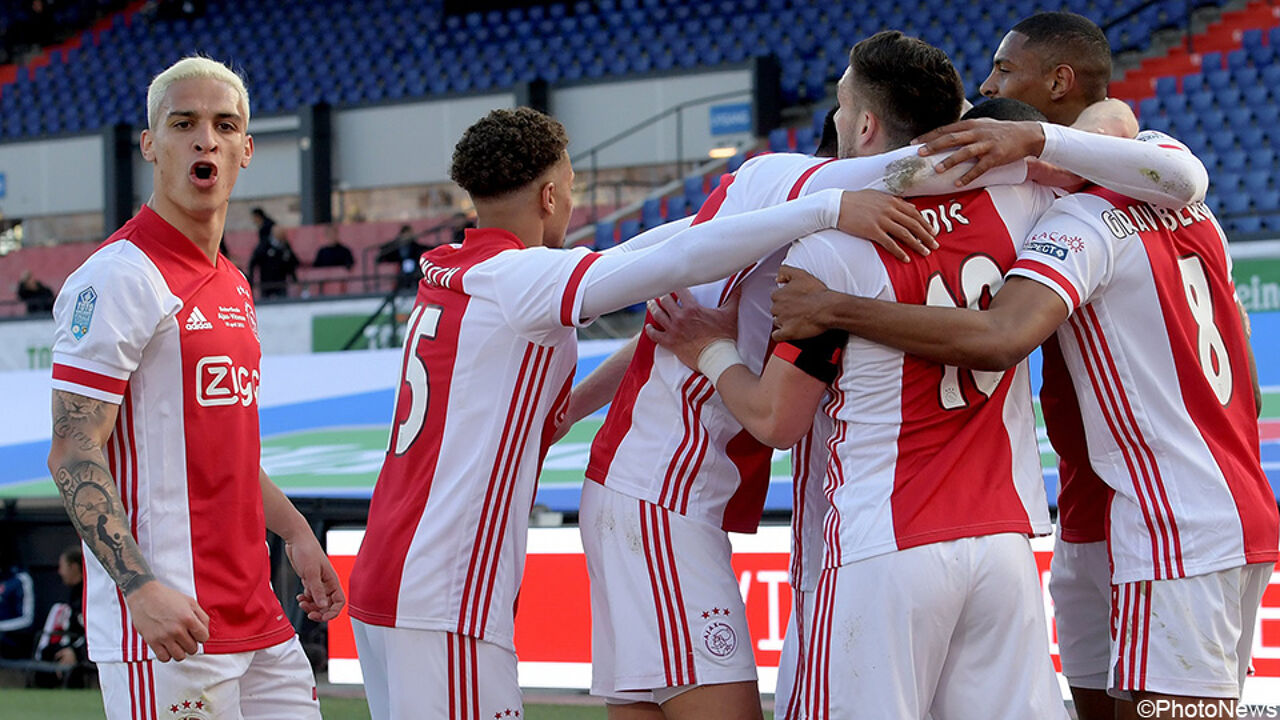 Ajax breidt trofeeënkast uit met 20e KNVB-beker, ondanks goal van