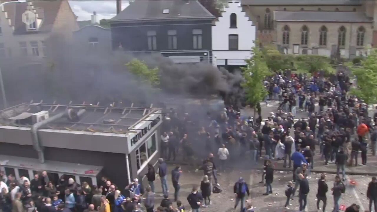 Fans Van Club Brugge Geven De Spelersbus Een Warm Welkom Sporza