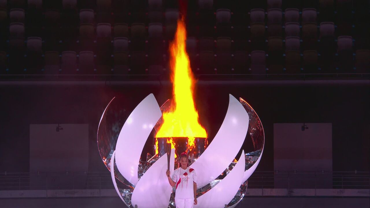 De mythische olympische vlam wordt aangestoken door Naomi Osaka | sporza