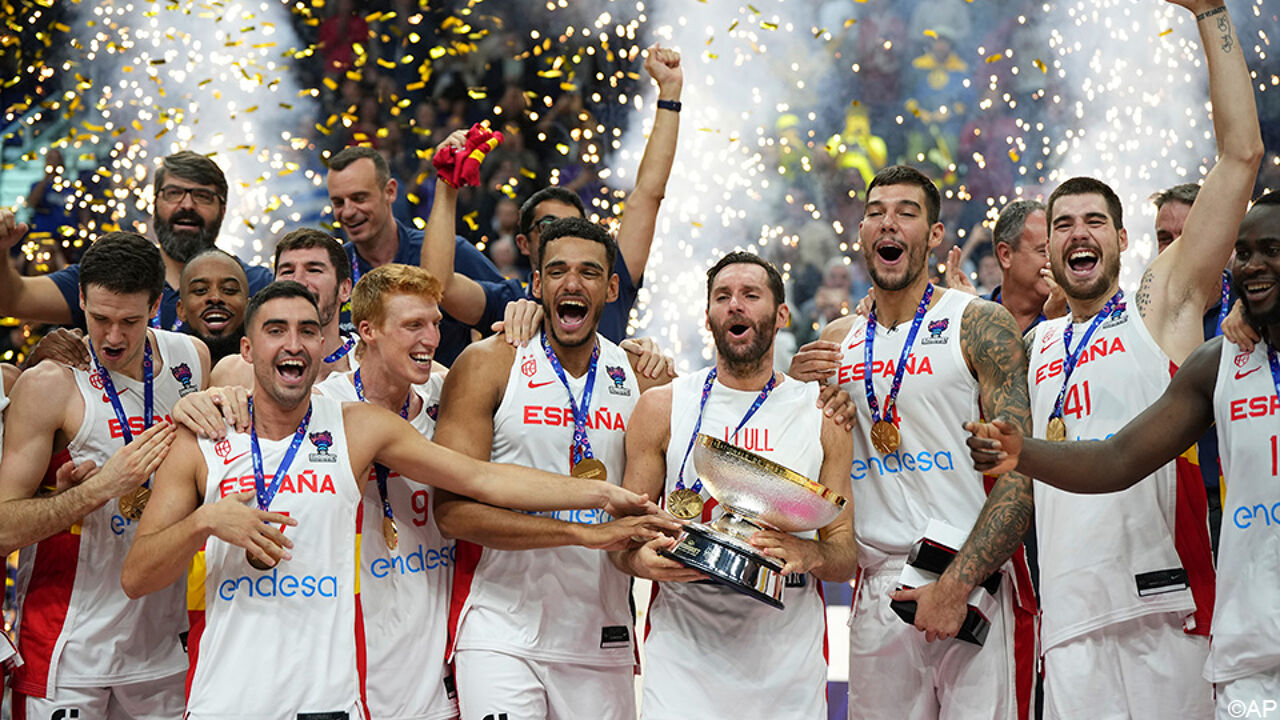 Wereldkampioen Spanje klopt Frankrijk en is nu ook Europees kampioen