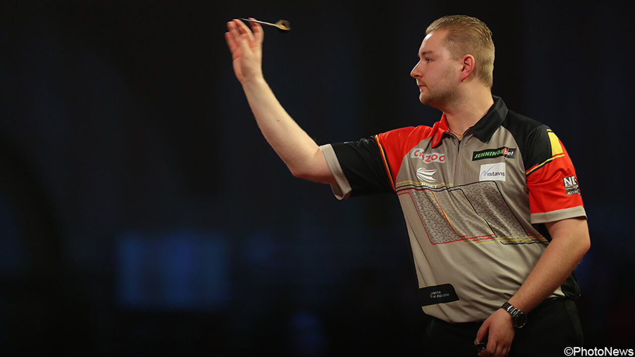 Dimitri Van den Bergh gooit zich naar de 1/8e finales van WK darts na dominante 41partij sporza