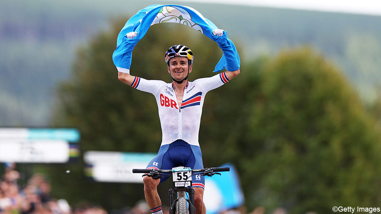 Olympisch Kampioen Tom Pidcock Troeft Iedereen Af En Is Nu Ook ...