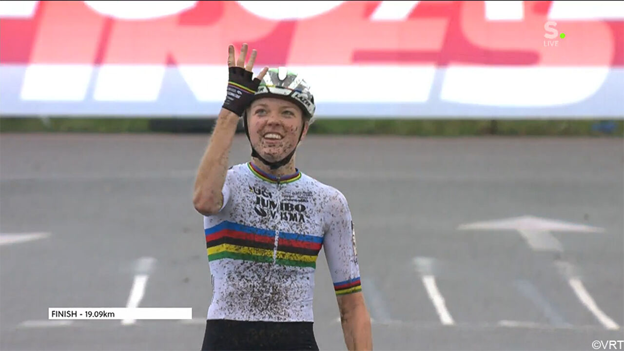 Van Empel wint met de vingers in de neus in Maasmechelen | sporza