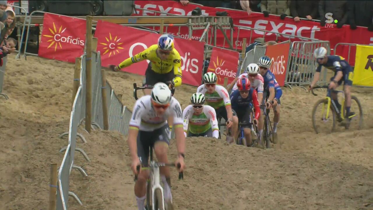 Bekijk Het Verslag: Mathieu Van Der Poel Heerst Ook In Het Zand Van ...