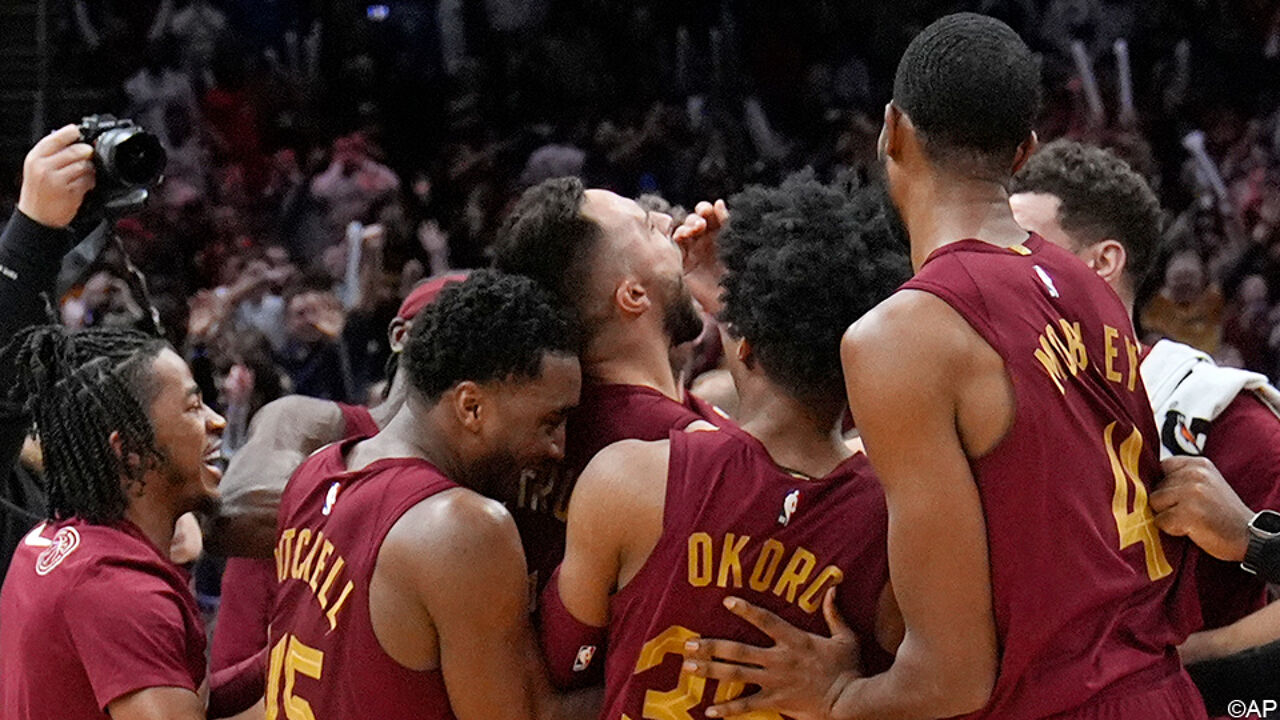 Watch: Cleveland defeats Dallas with the second-longest winning streak in NBA history
