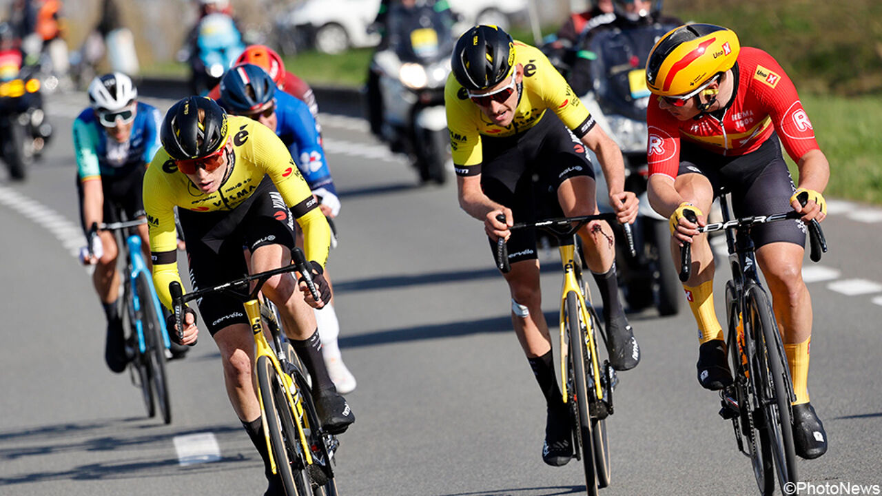 Visma-Lease a Bike aggiusta tattica: “Noi guardiamo dalla seconda fila, ma Van der Poel è ancora possibile”