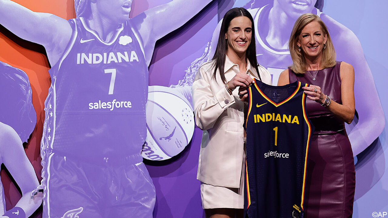 Indiana Fever selects phenom Caitlin Clark in WNBA Draft: 