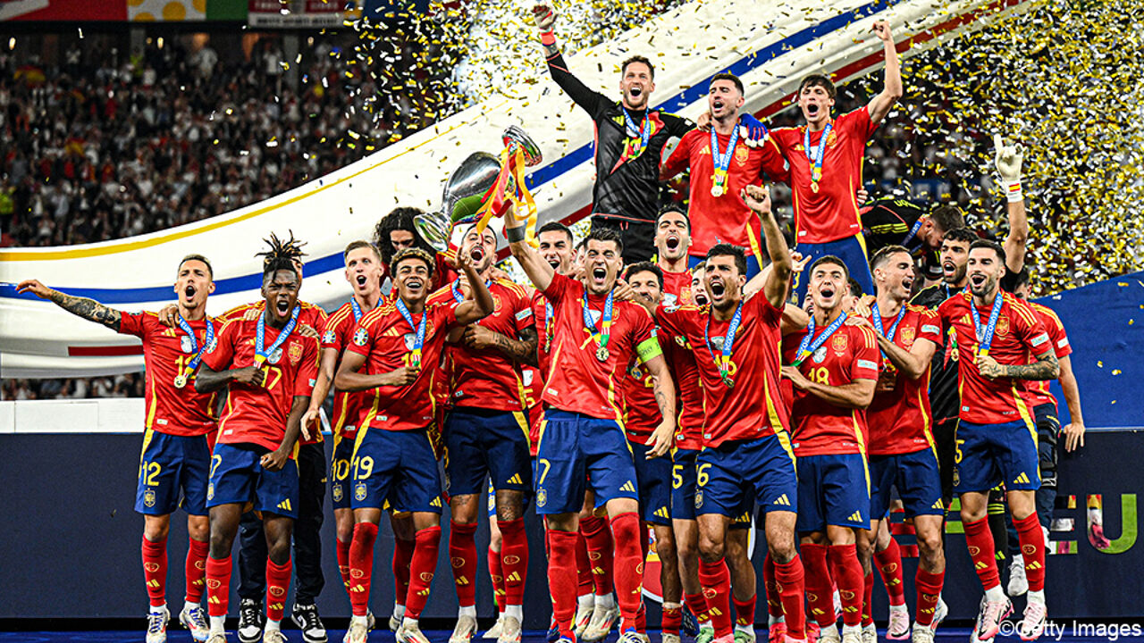 Spanje kroont zich na bloedstollende finale tot Europees kampioen