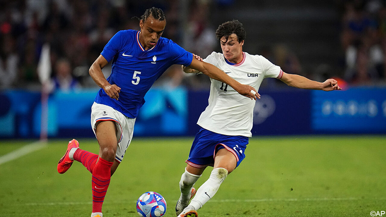 Hosts France opened the tournament with a clear 3-0 win over the USA in the second half