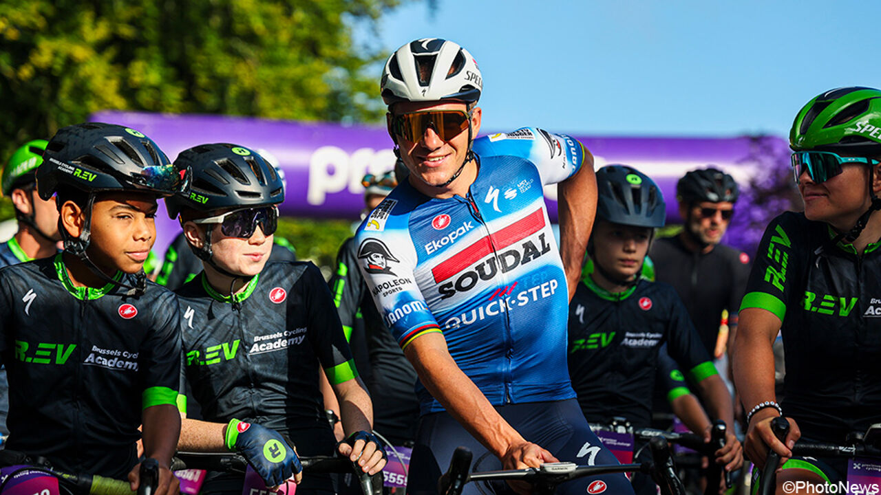 Remco Evenepoel neemt zijn supporters op sleeptouw met R.EV Ride op ...