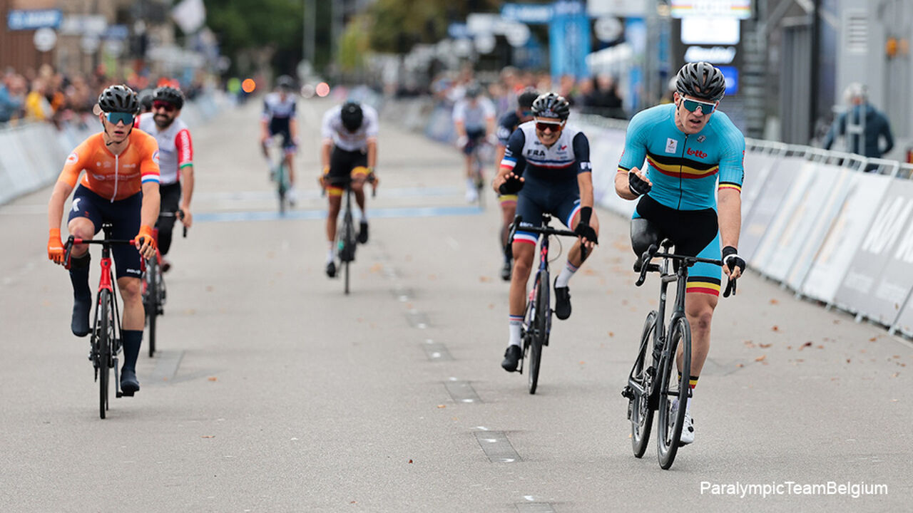 Dopo aver vinto il titolo mondiale a cronometro, Ewood Fromant ora corre anche per il bronzo mondiale nella corsa su strada saltando il traguardo