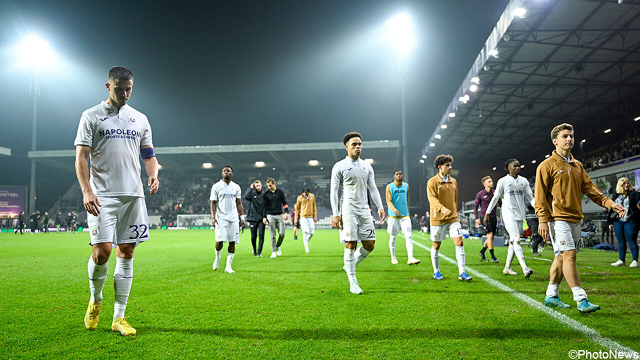 David Hubert ha visto “pochissima aggressività” nell’Anderlecht, mentre Dirk Kuyt “ha sempre creduto nel Beerschot”.