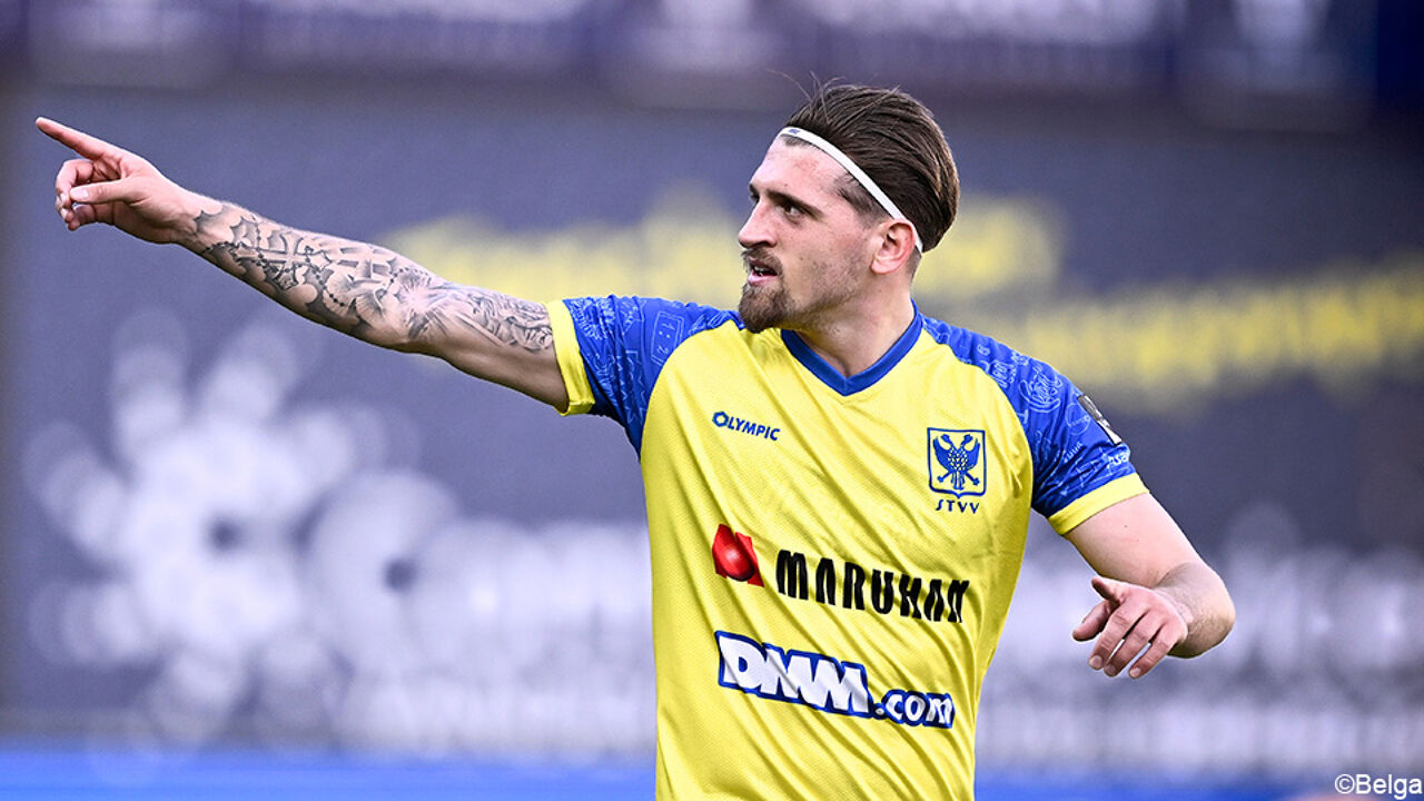 "Deze zege is voor Felice Mazzu": STVV-spelers steken hand in eigen