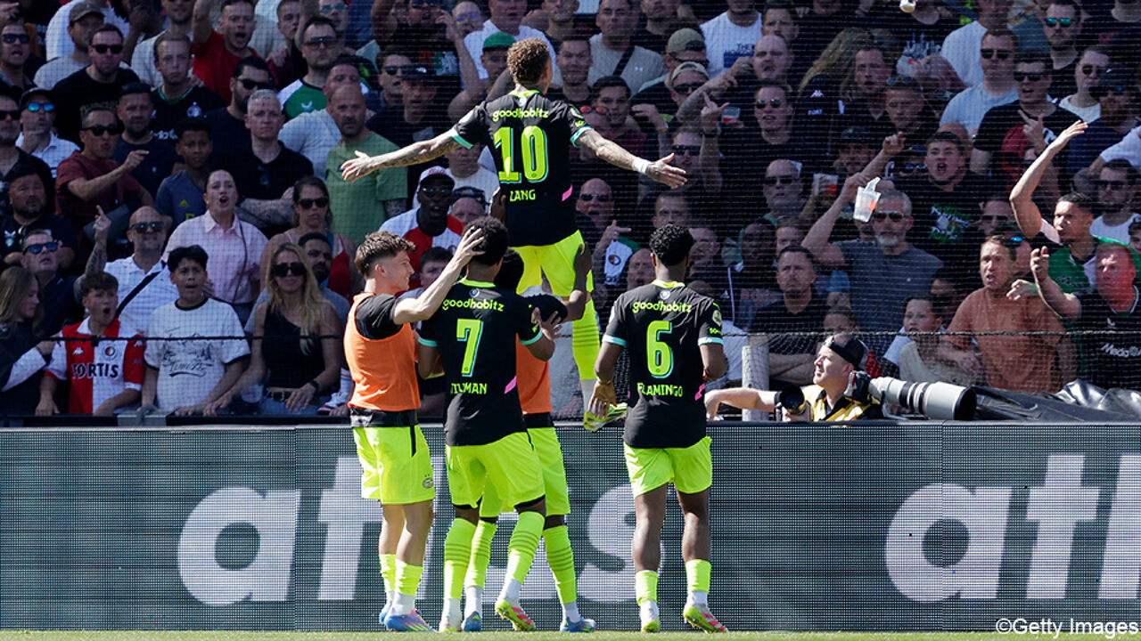 LIVE: Doelman van Sparta houdt PSV van vroege openingsgoal, Eindhovenaars virtueel kampioen bij bril