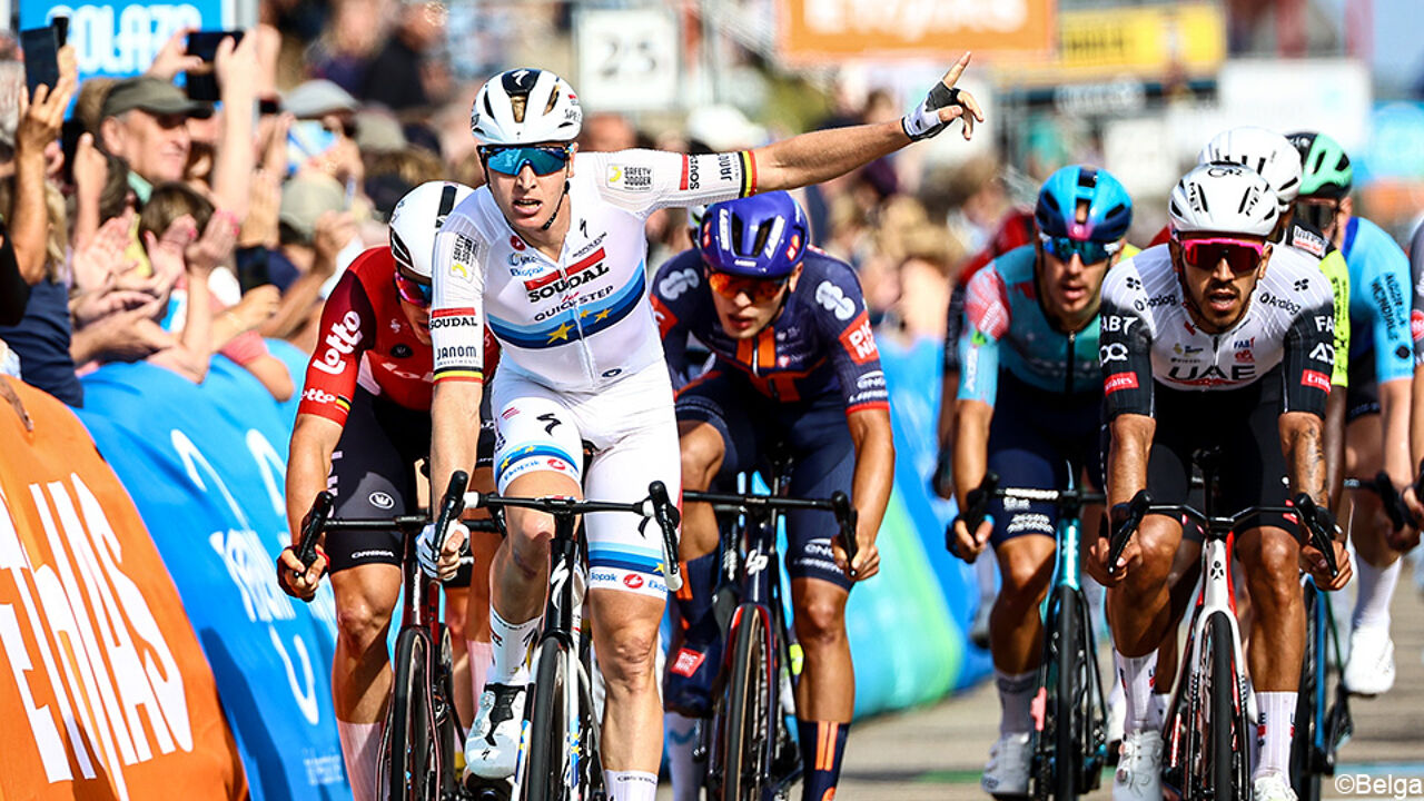 LIVE Renewi Tour: Koplopers opgeraapt door zenuwachtig peloton, waar een eerste waaieralarm afgegaan