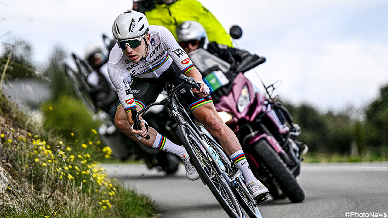 LIVESTREAM EK wielrennen: Tadej Pogacar laat geen spaander heel van concurrentie, Evenepoel verliest