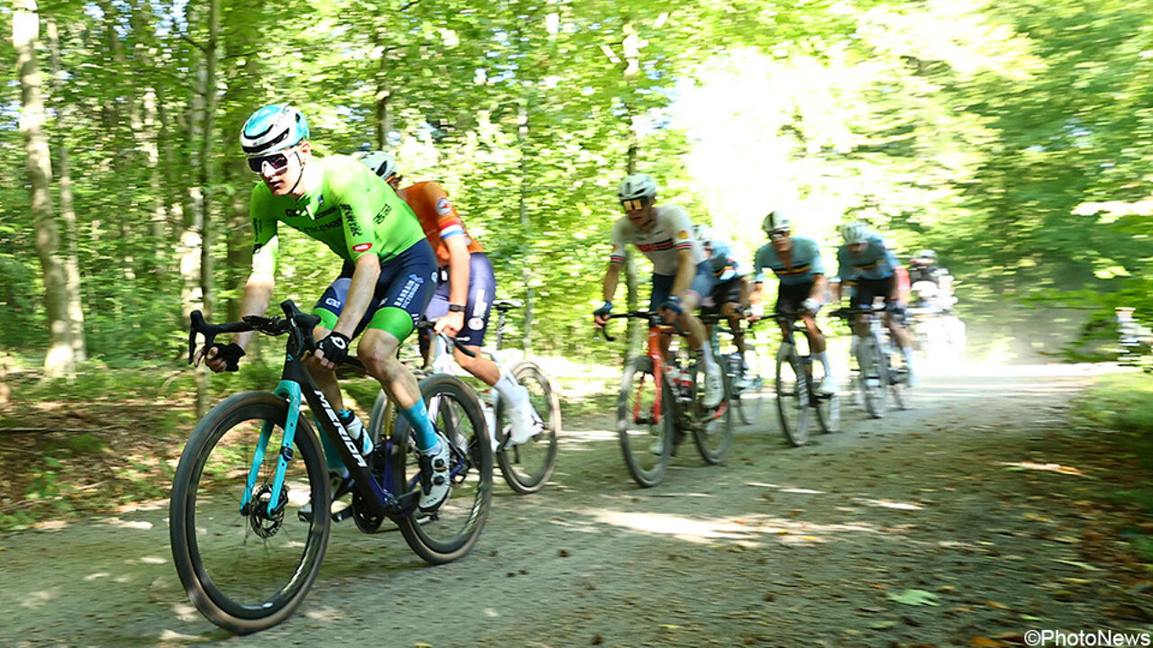 LIVE WK gravel: Tim Merlier haakt op valreep nog af, veel Belgische renners maken kans op wereldtite