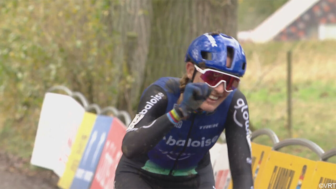 Franse tiener Gery legt winnende Lucinda Brand het vuur aan de schenen op Koppenberg, Van Empel geef