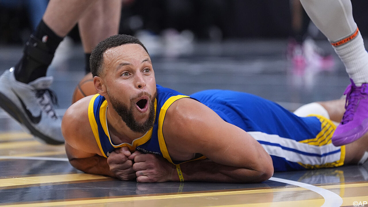 Stephen Curry steelt de show met 49 punten, Toumani Camara gaat onderuit met Portland