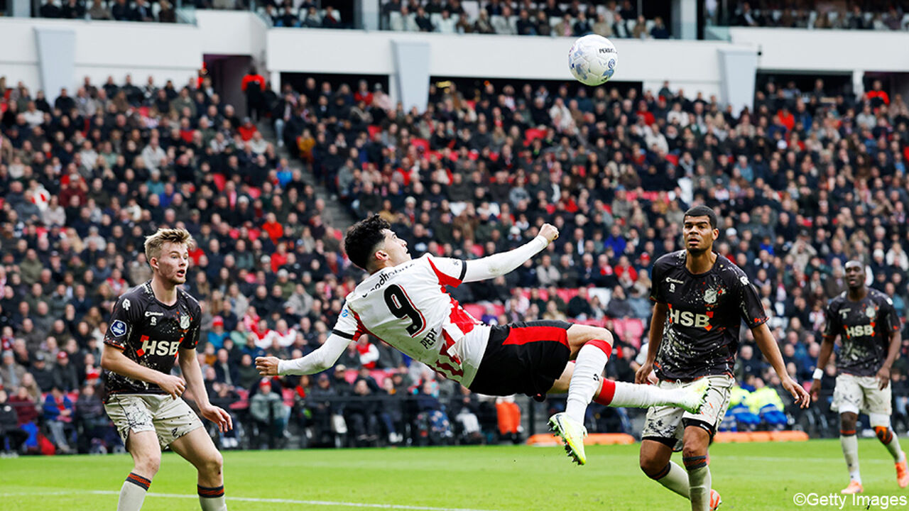Ricardo Pepi zet PSV met knappe omhaal op weg naar 8e overwinning op rij in de Eredivisie