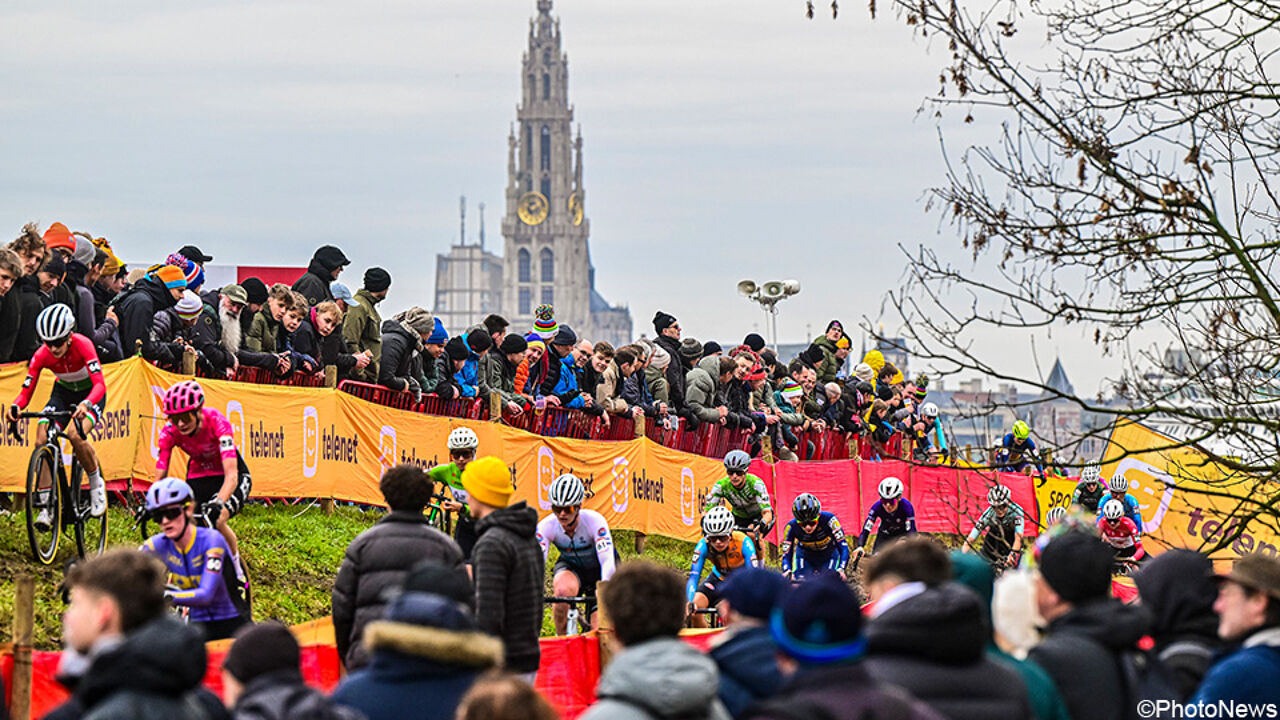 LIVE: Slag om slinger wordt gedemarreerd, Brand kijkt kat uit de boom