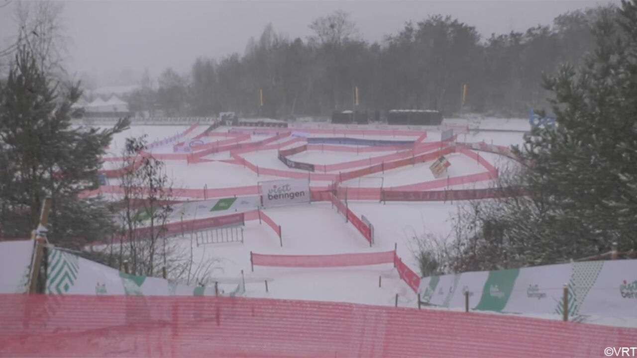 Helling geschrapt op het ondergesneeuwde parcours in Beringen: 