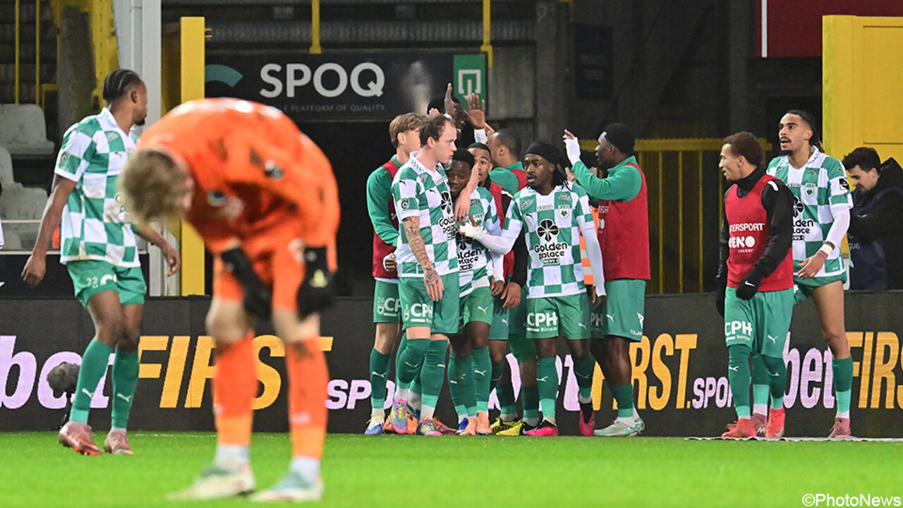 LIVE - La Louvière probeert 10-koppig Club onder druk te zetten, maar komt voorlopig niet tot uitges