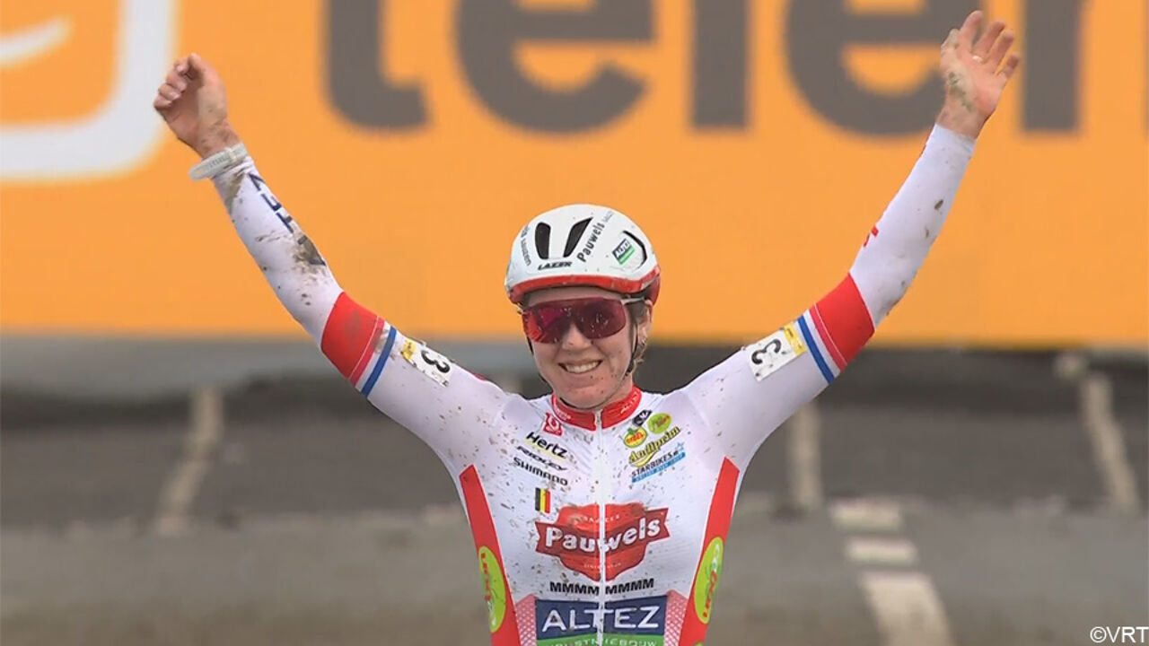 Wat een ontknoping: dankzij enkele reddingsboeien wint Aniek van Alphen toch nog de Superprestige