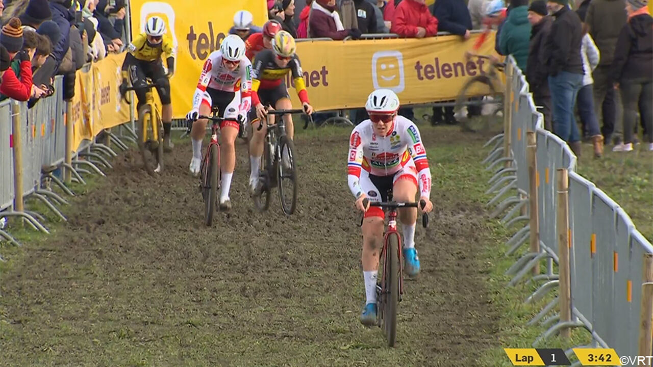 LIVE: Fouquenet rijdt richting Superprestige-zege terwijl alles instort voor Van Alphen