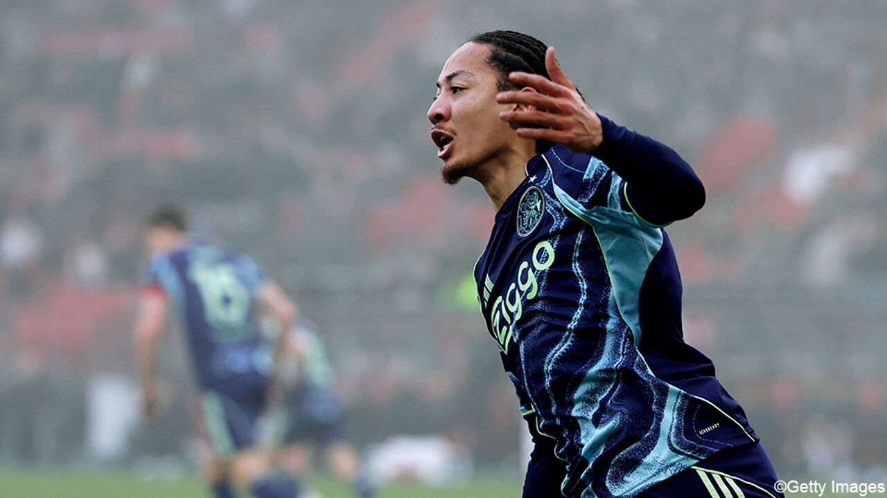 Niet Mika Godts, wel Fitz-Jim is redder van Ajax: met ultiem doelpunt pakt Ajax een puntje op bezoek