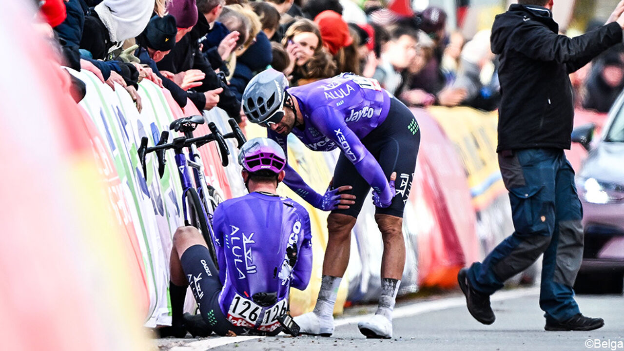 Abrupt einde van zijn voorjaar: Amaury Capiot loopt sleutelbeen- en heupbreuk op bij val in Ronde van Brugge



#sporza