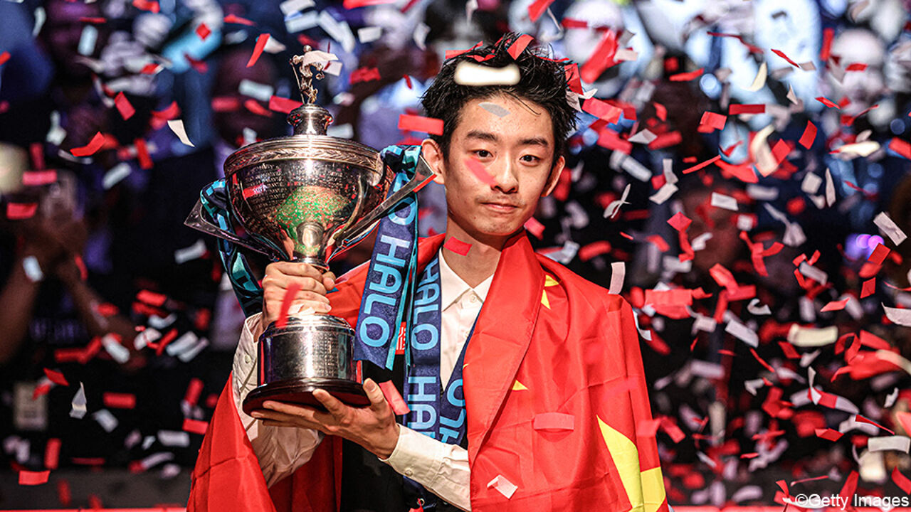 Wu Yize kroont zich op 22-jarige leeftijd tot jongste wereldkampioen snooker sinds Stephen Hendry