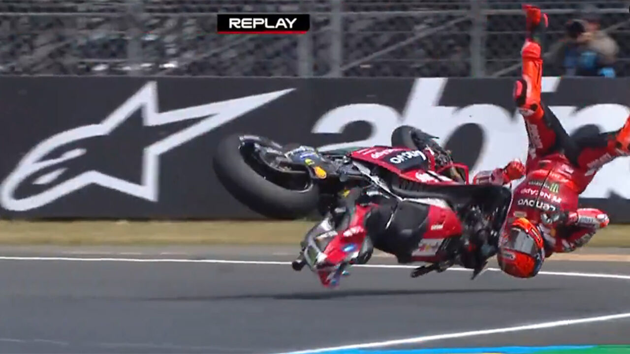 Wereldkampioen MotoGP Marc Marquez breekt voet na zware crash in Franse ...