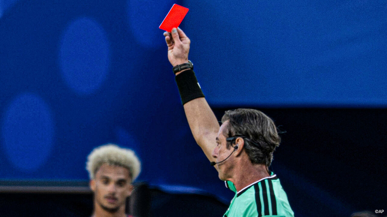 Plots is er een slide weg: FIFA laat veelbesproken regel magisch verdwijnen uit presentatie aan Duivels | Sporza