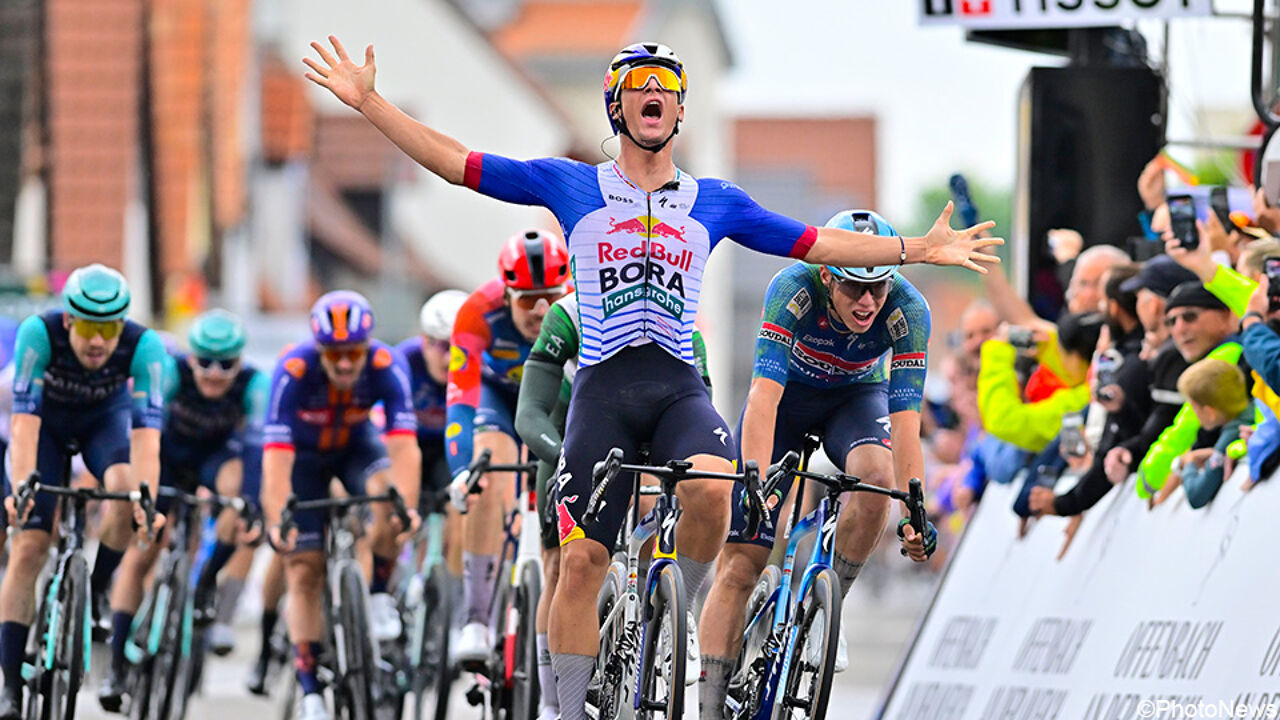 Verrassende winnaar in Duitsland: 19-jarige Italiaan van Red Bull-Bora-Hansgrohe is net sneller dan 